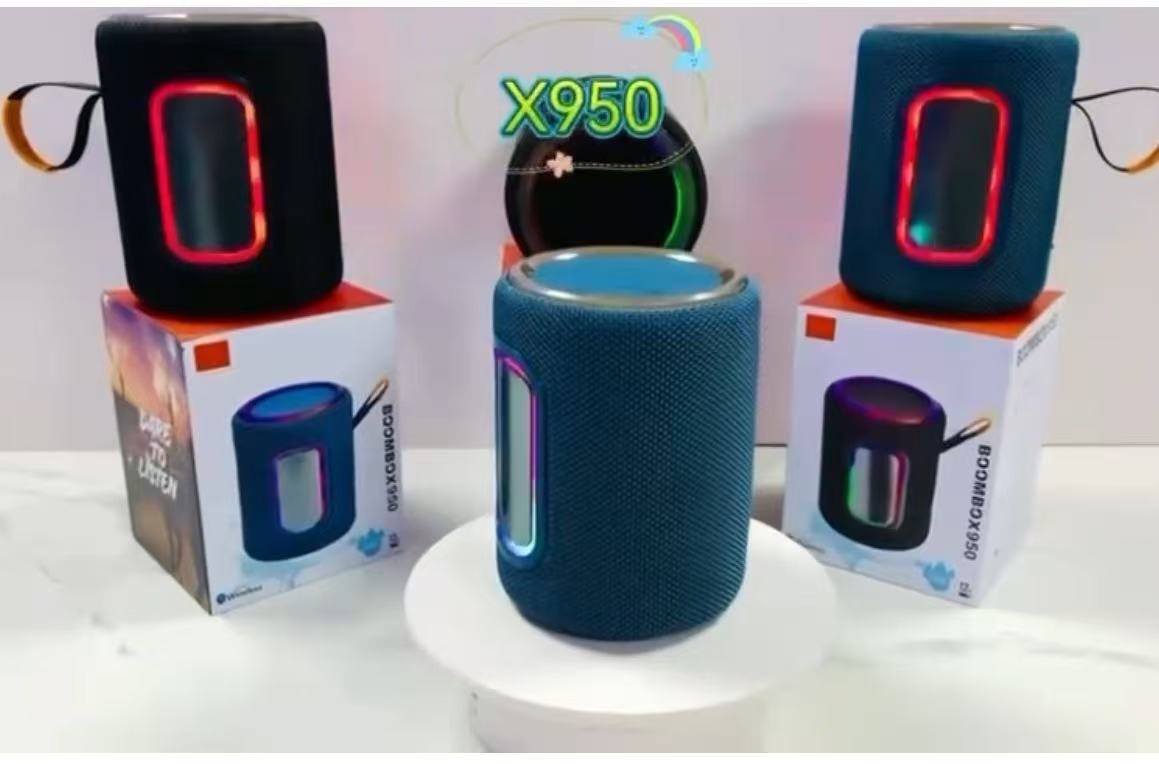 BOCINA BLUETOOTH CILINDRICA CON LUCES DE COLORES MODELO X950